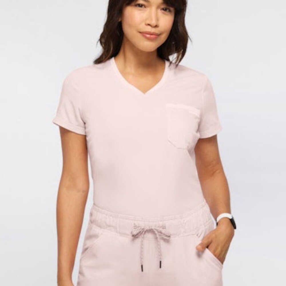 NWT. Women's 2-Pocket Tuck-In Scrub Top Color: Blushing Pink Size: M
